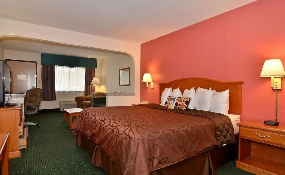 Econo Lodge Inn & Suites Memphis Hotel