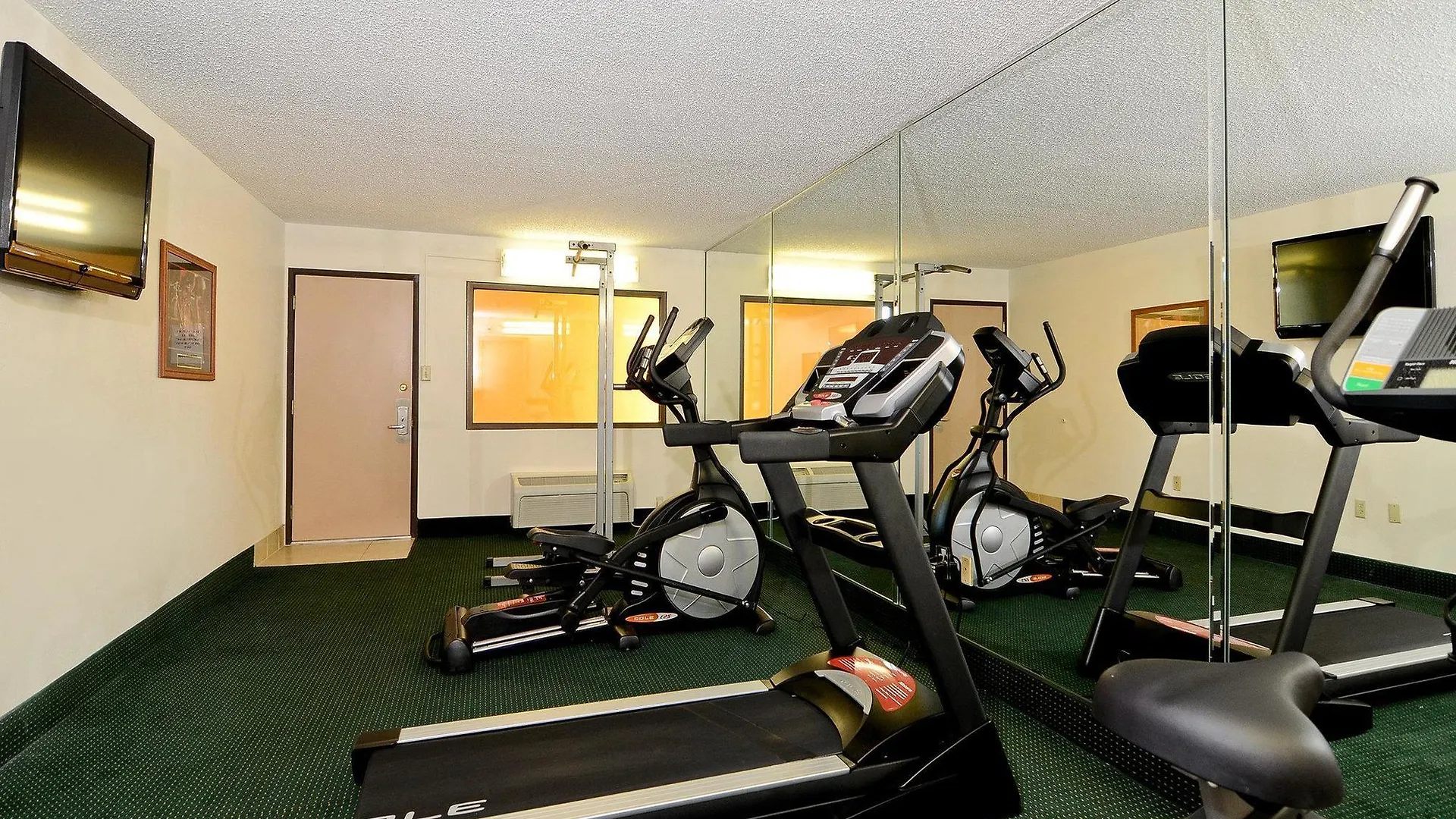 Econo Lodge Inn & Suites Memphis 2*,  United States