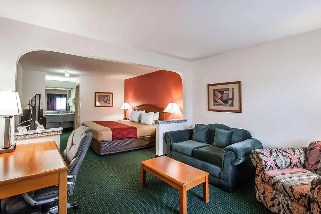 Econo Lodge Inn & Suites Memphis