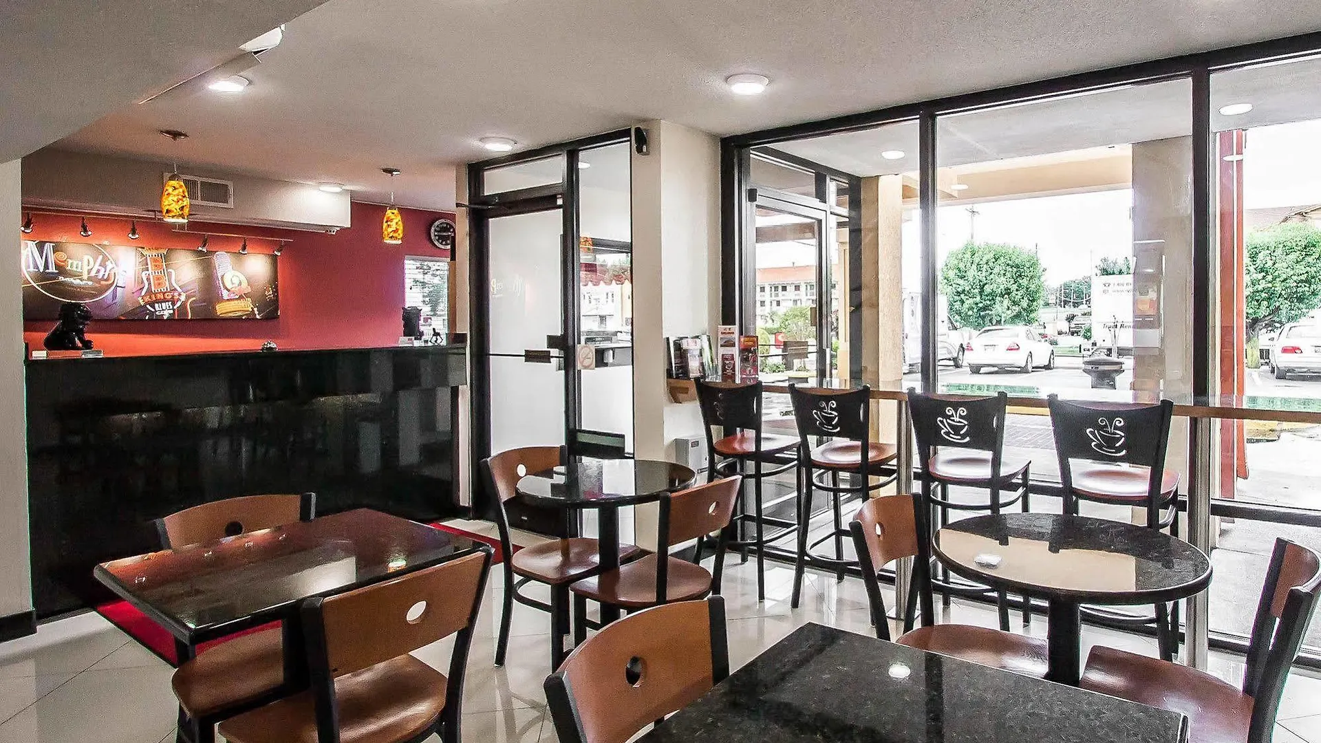 Econo Lodge Inn & Suites Memphis