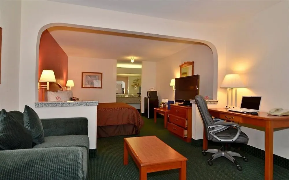 Econo Lodge Inn & Suites Memphis
